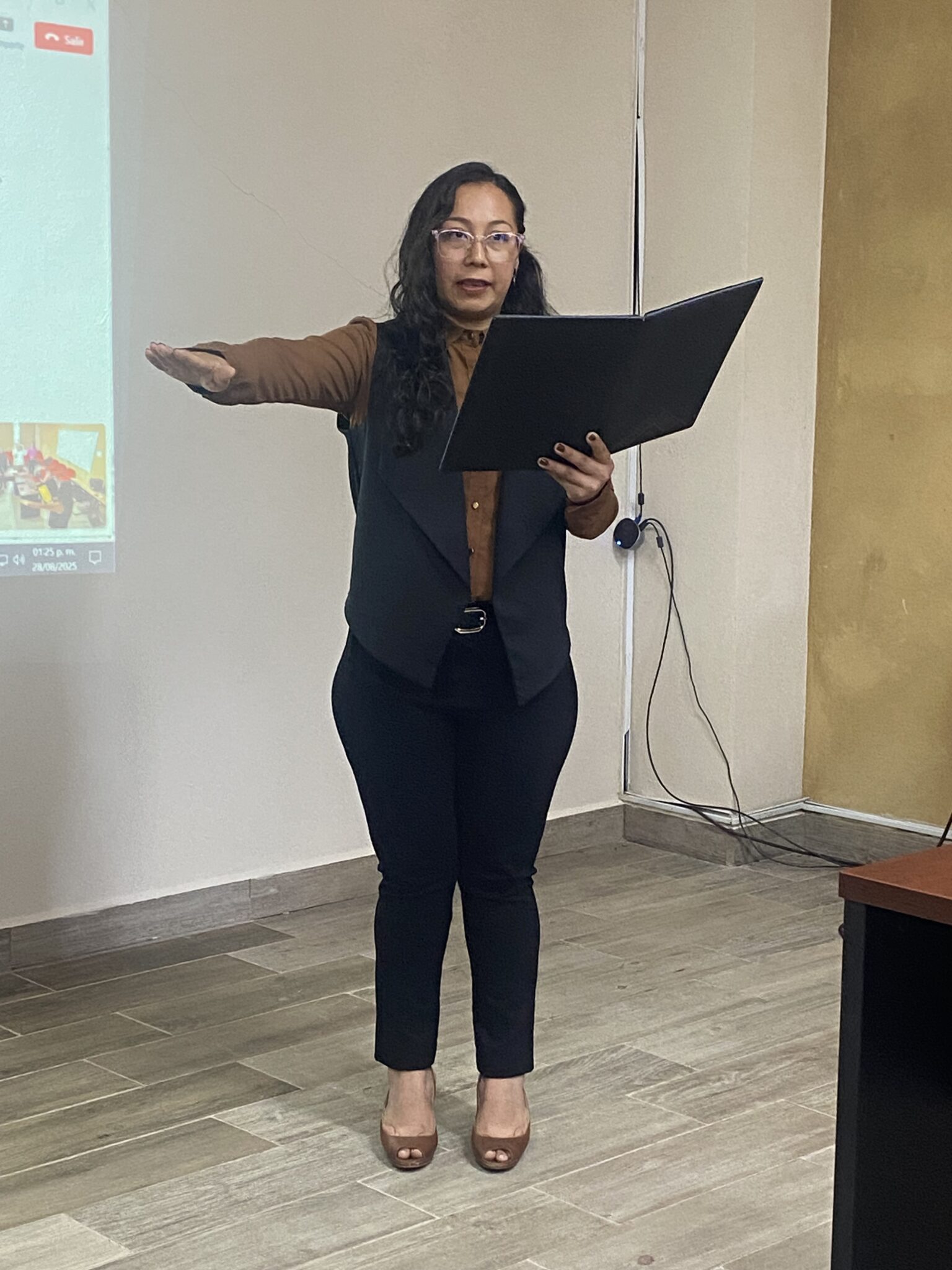 Rosalba Robles González obtiene el grado de Maestra en Ciencias con la tesis “Contribución económica de las mujeres en hogares indígenas caficultores en San Juan Cancuc, Chiapas.”
