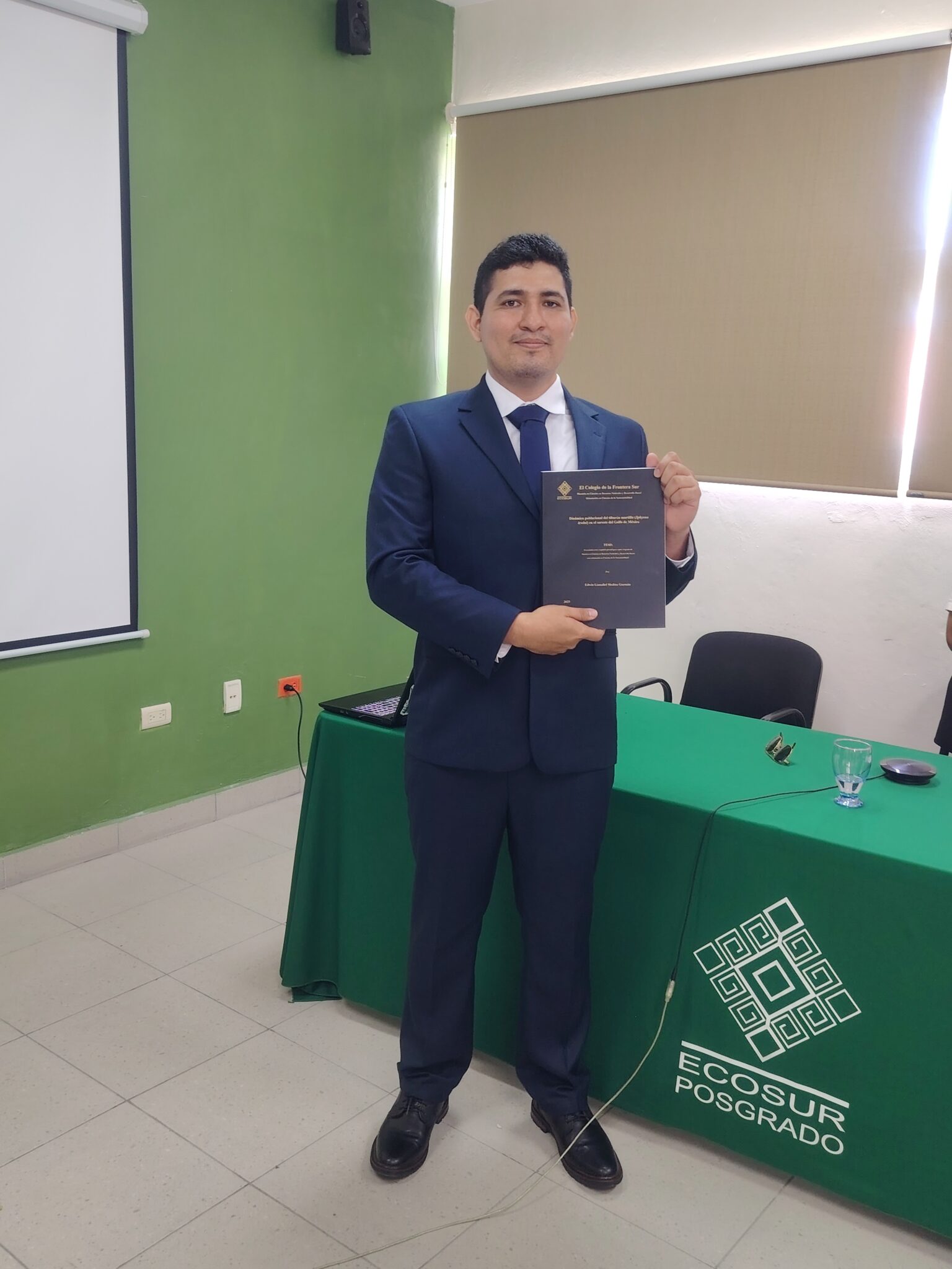 Edwin Gamaliel Medina Guzmán obtiene grado de Maestro en Ciencias con la tesis “Dinámica poblacional del tiburón martillo, Sphyrna lewini, en el sureste del Golfo de México”.