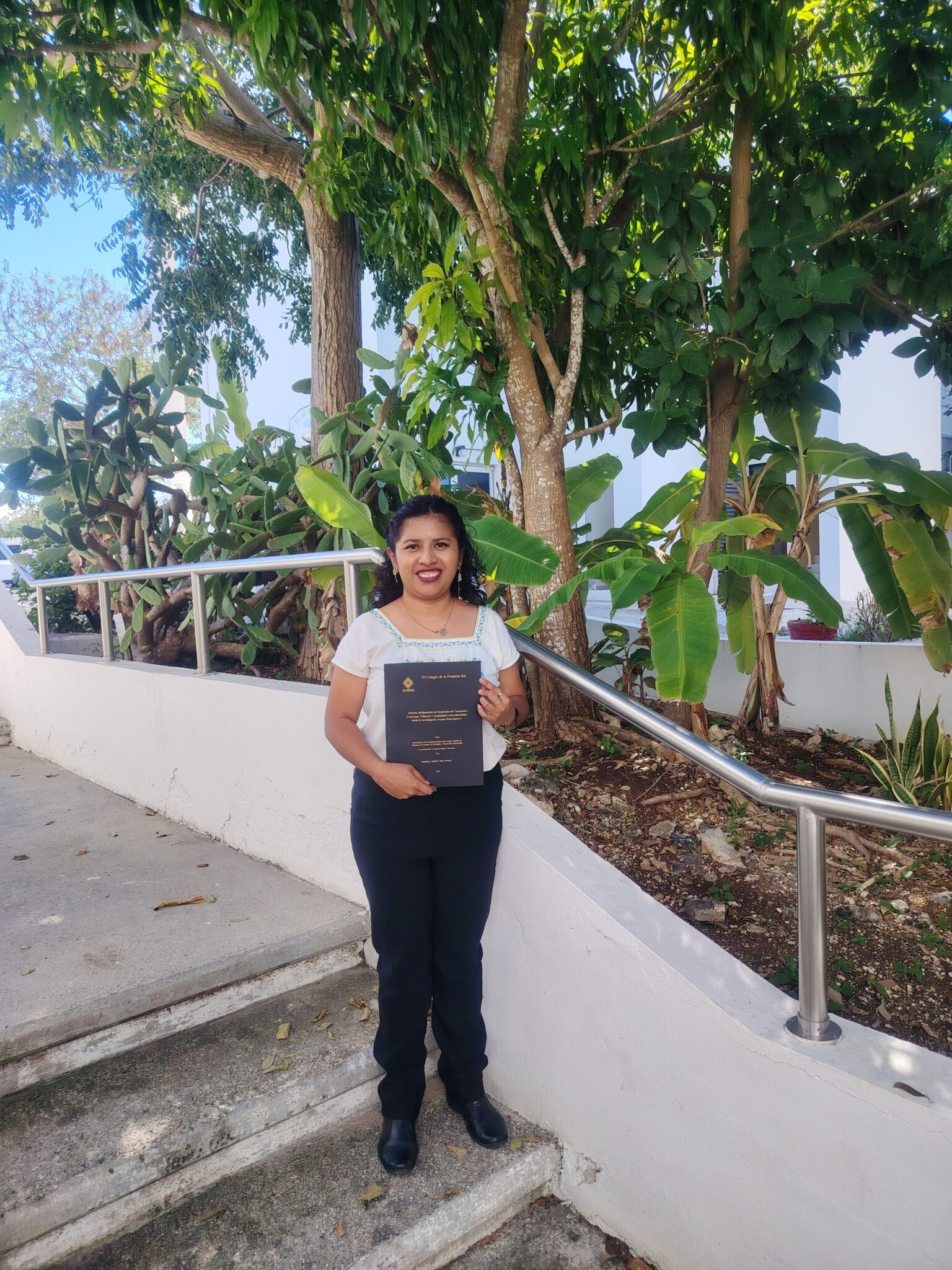 Guelmy Anilú Chan Mutul obtiene grado de Doctora en Ciencias con la tesis Sistema Meliponícola de Redención del Campesino (Tenosique, Tabasco): Complejidad y Bioculturalidad desde la Investigación Acción Participativa.