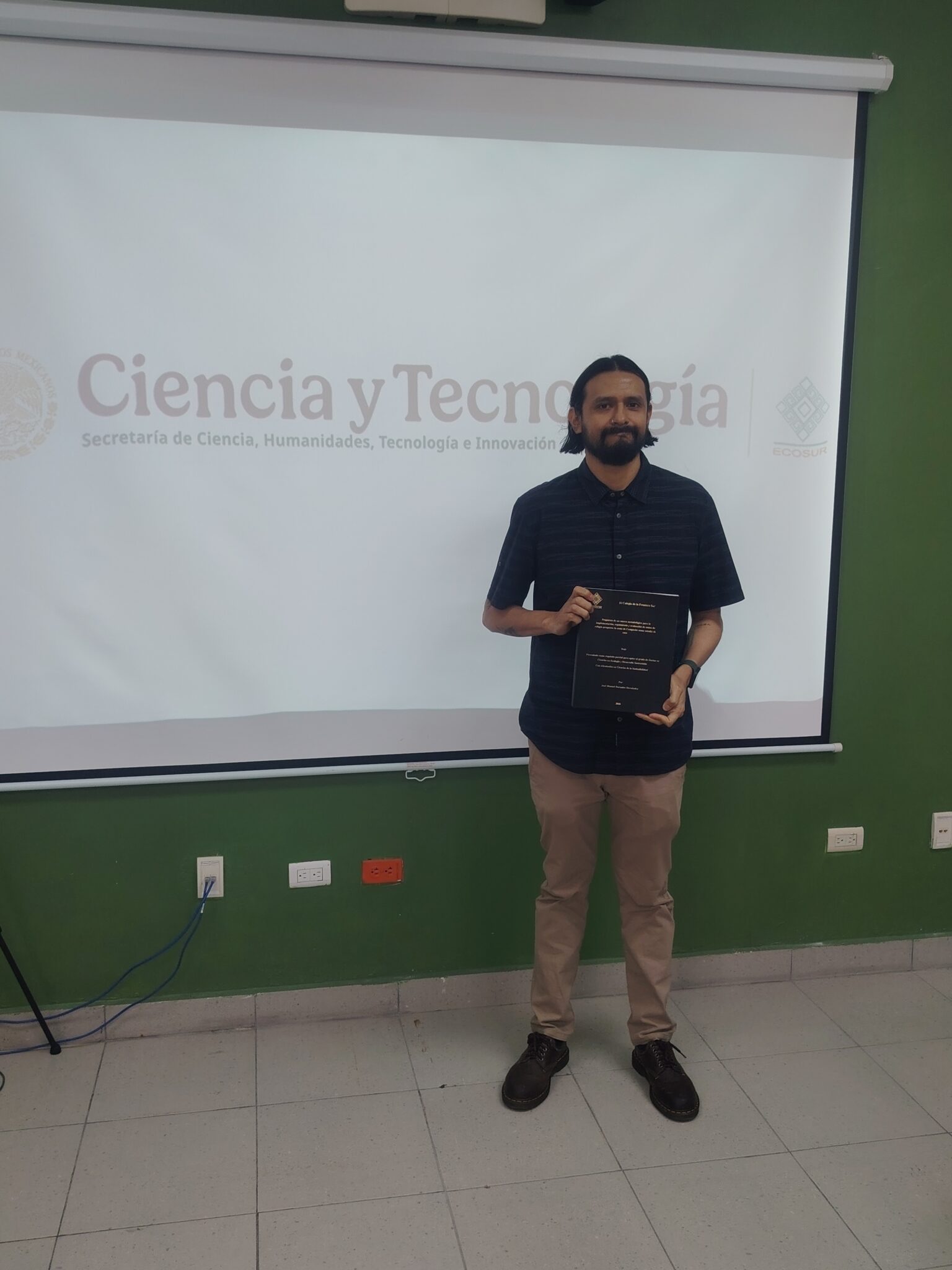 José Manuel Dorantes Hernández obtiene grado de Doctor en Ciencias con recomendación a mención honorífica con la tesis: Propuesta de un marco metodológico para la implementación, seguimiento y evaluación de zonas de refugio pesquero: la costa de Campeche como estudio de caso.