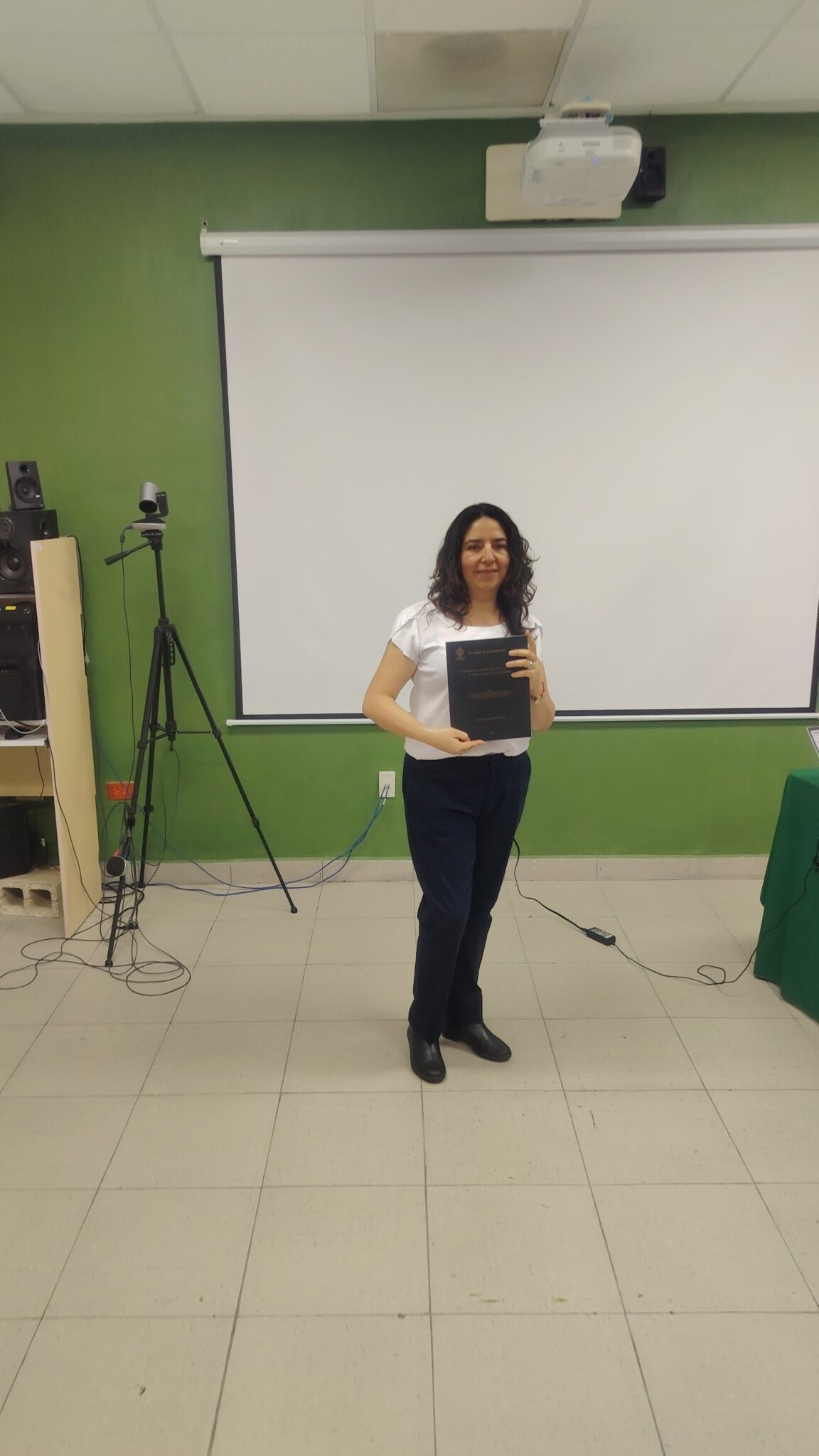 Brenda Leticia Ordaz Herrera obtiene grado de Maestra en Ciencias con la tesis La importancia de la génesis del suelo en los almacenes de carbono en una selva húmeda tropical”.