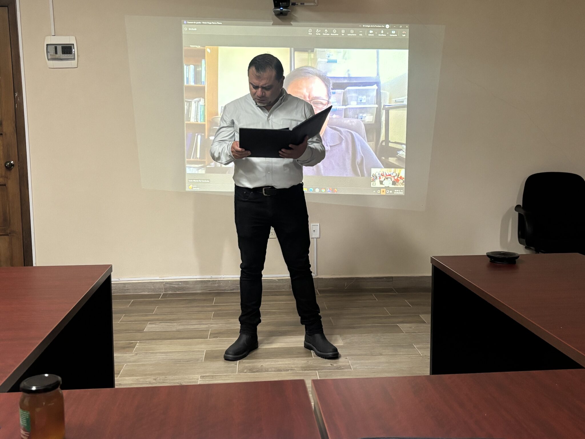 Víctor Hugo Torres Flores obtiene el grado de Maestro en Ciencias con la tesis “Acceso a la tierra como bien común en la apicultura de la comunidad El Pozo, San Juan Cancuc, Chiapas”