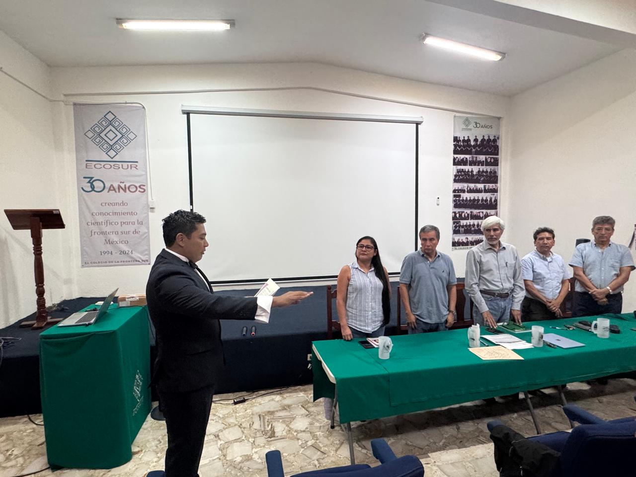 Augusto Campollo Ovalle obtiene el grado de Doctor en Ciencias con la tesis “Evaluación toxicológica de insecticidas y glifosato sobre Apis mellifera L. y sus simbiontes intestinales Lactobacillus spp.”