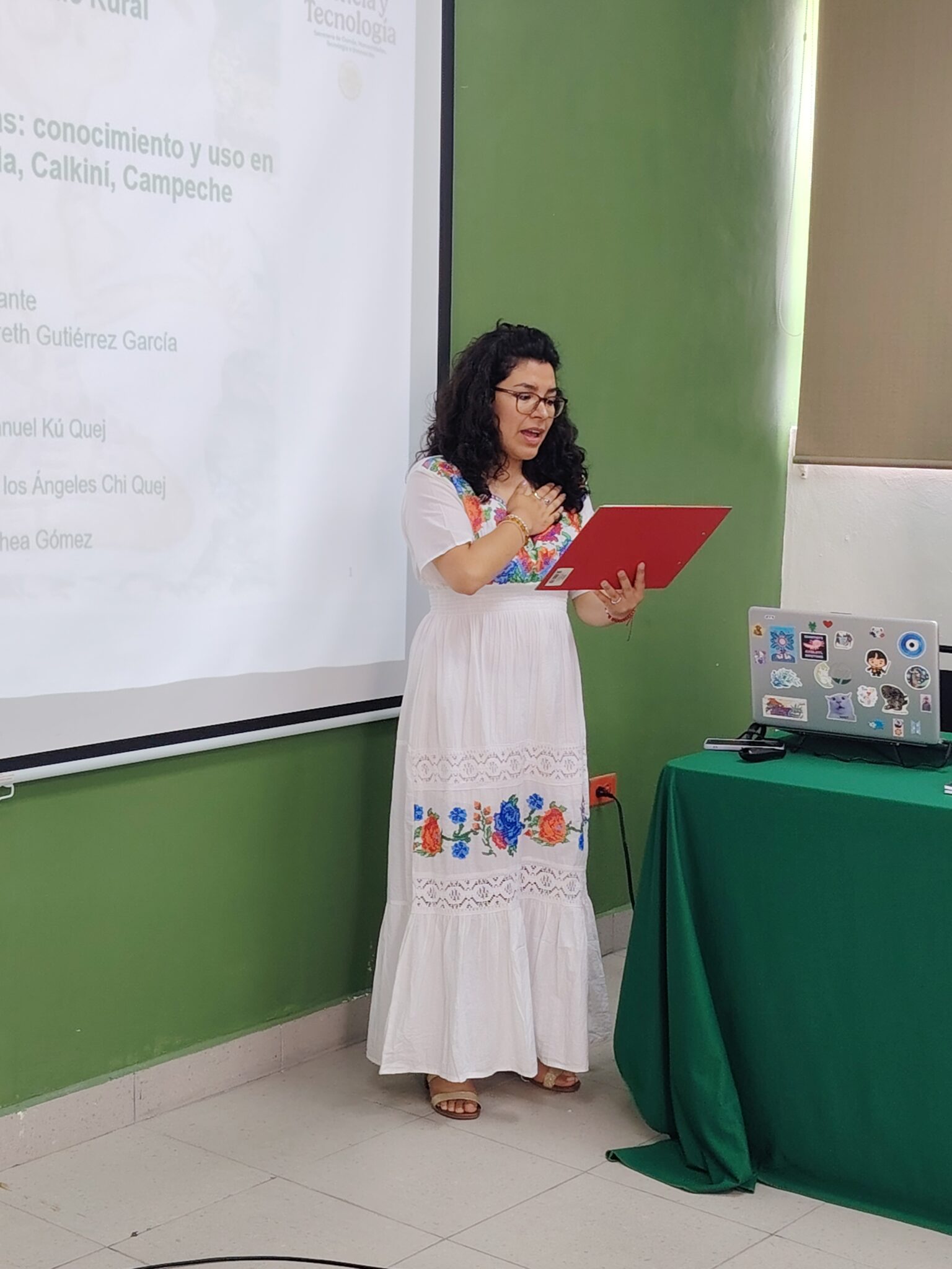 Ariana Yareth Gutiérrez García obtiene grado de Maestra en Ciencias con la tesis Clasificación maya de tierras: conocimiento y uso en Santa Cruz Ex Hacienda, Calkiní, Campeche.