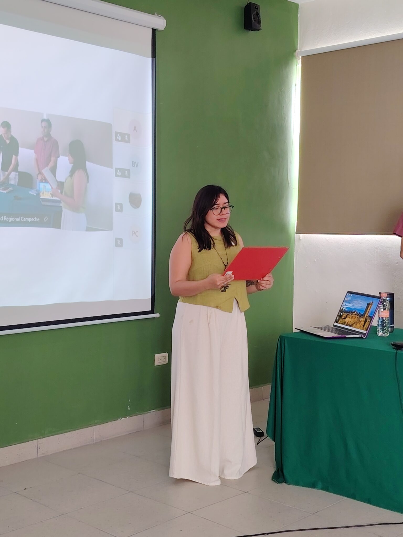 Mayra Pauline Santana Pérez obtiene grado de Maestra en Ciencias con la tesis Variabilidad espacial de carbono en sedimento y biomasa de una pradera tropical de pastos marinos”.
