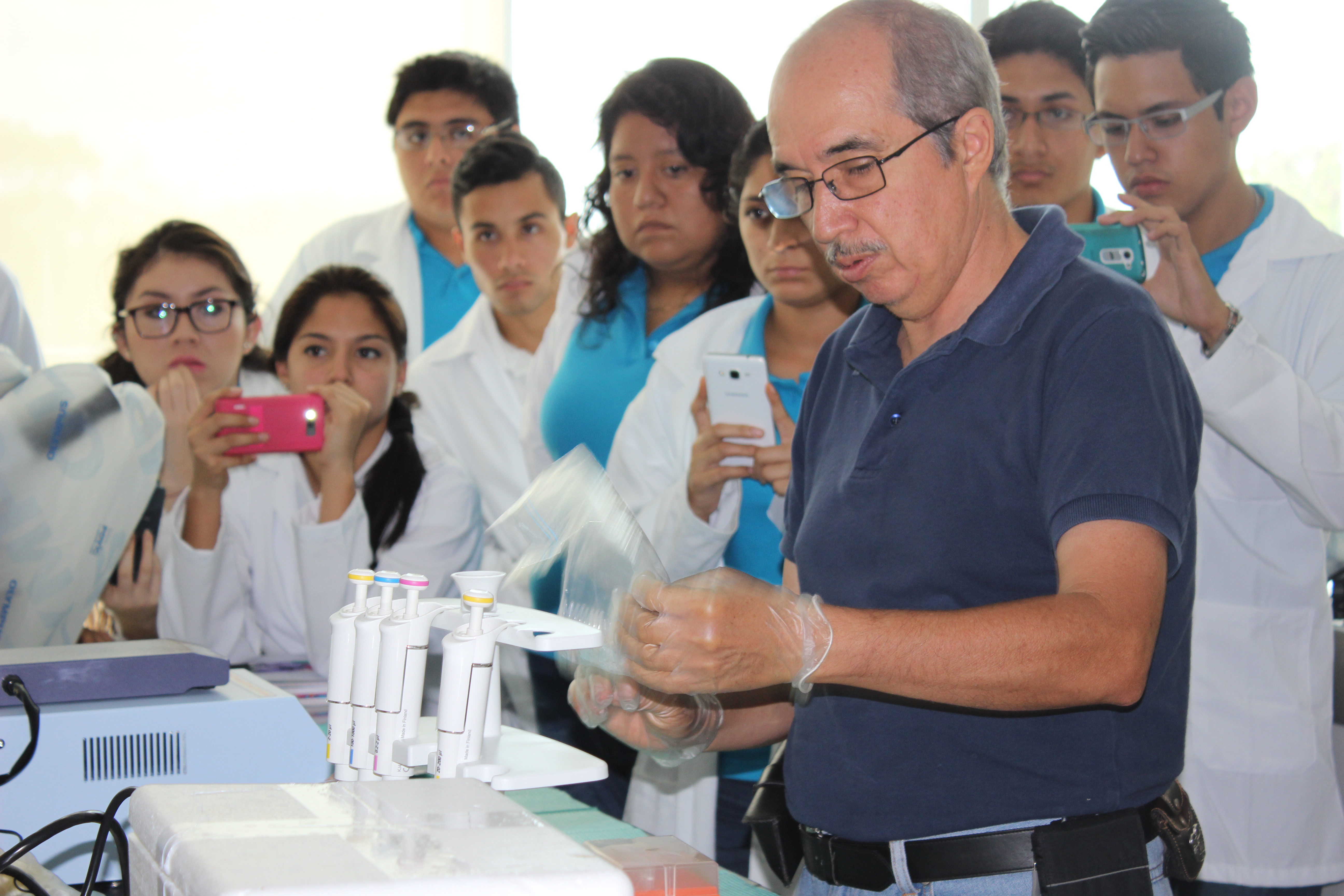 Llevan conocimiento de los Códigos de Barra de la Vida a estudiantes