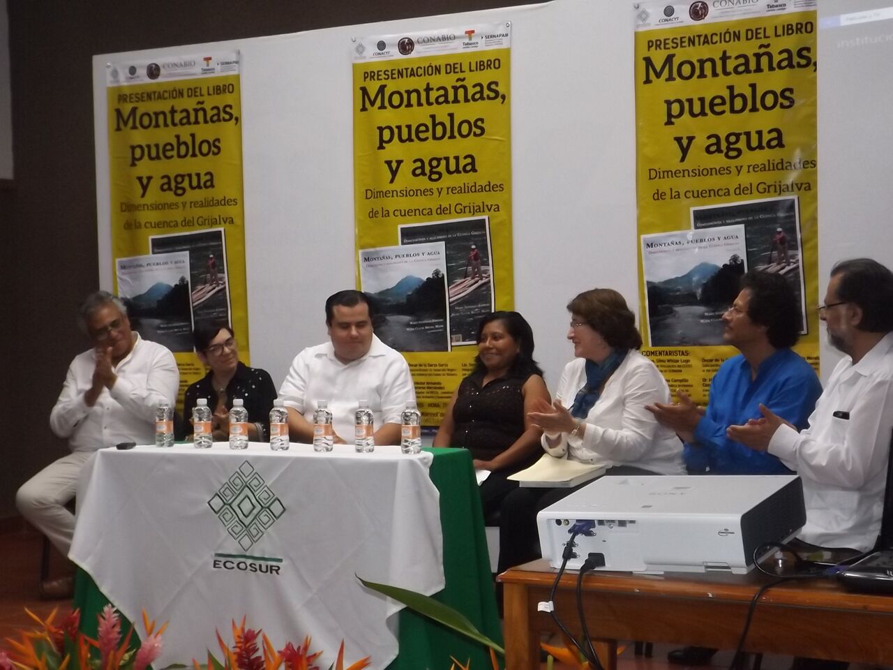 Presentan libro Montañas, pueblos y agua en Villahermosa