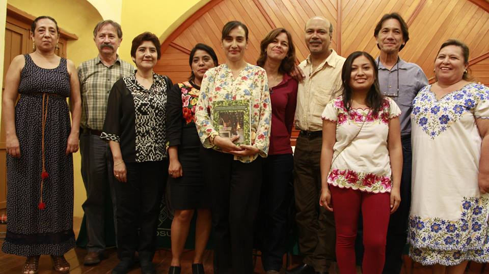 Presentan el libro Herbolaria Curativa y Sanadora en Campeche