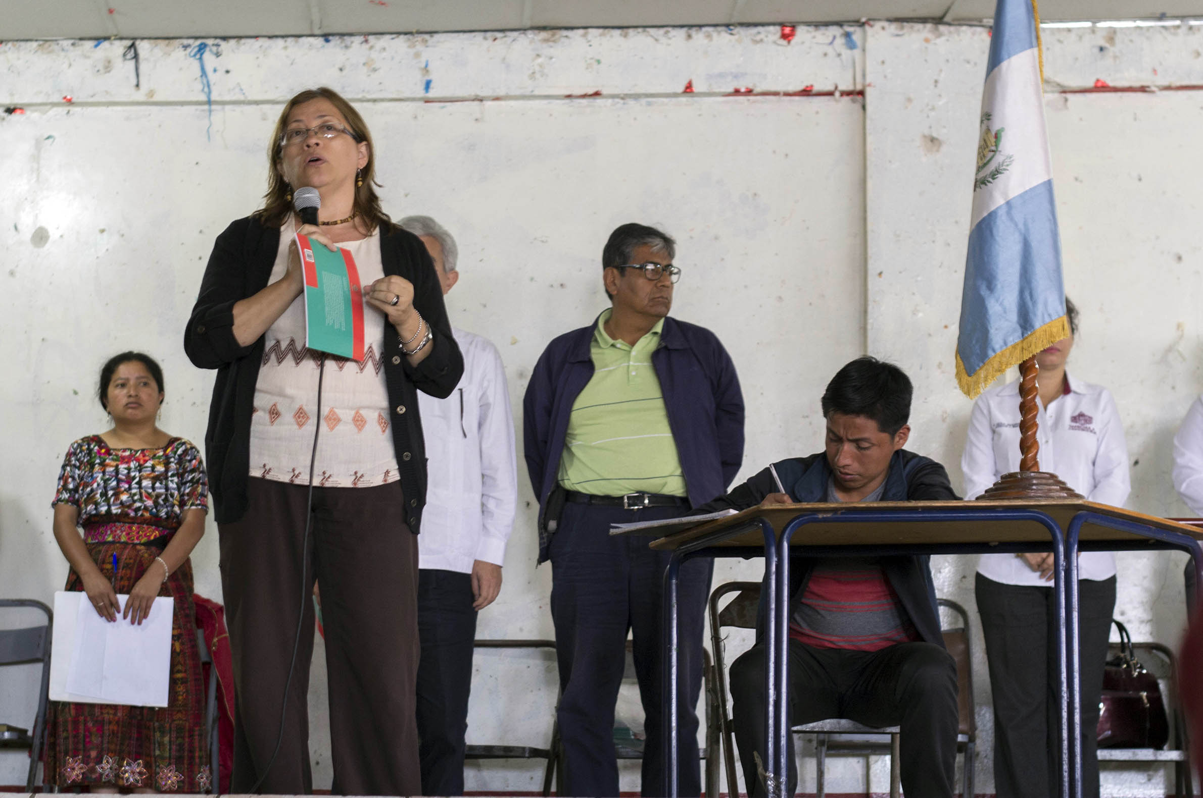 Presentan libro sobre experiencia migratoria de niños guatemaltecos en Tapachula