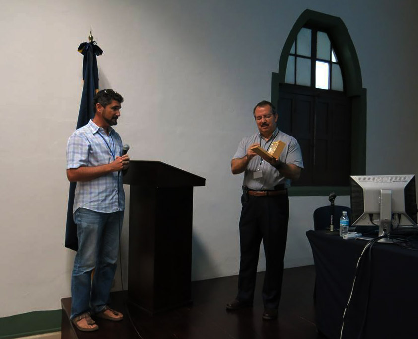 Premian a Eduardo Suárez por su contribución al estudio de los crustáceos de México