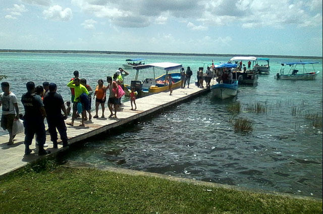 Bacalar pierde su colorido por falta de drenaje