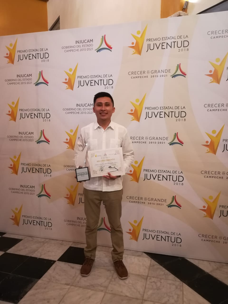 Estudiante de ECOSUR recibe Premio Estatal de la Juventud 2018