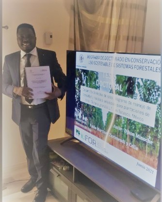 Djhon Minoche, ciudadano haitiano, defendió exitosamente su tesis doctoral sobre la silvicultura de la teca en Tabasco