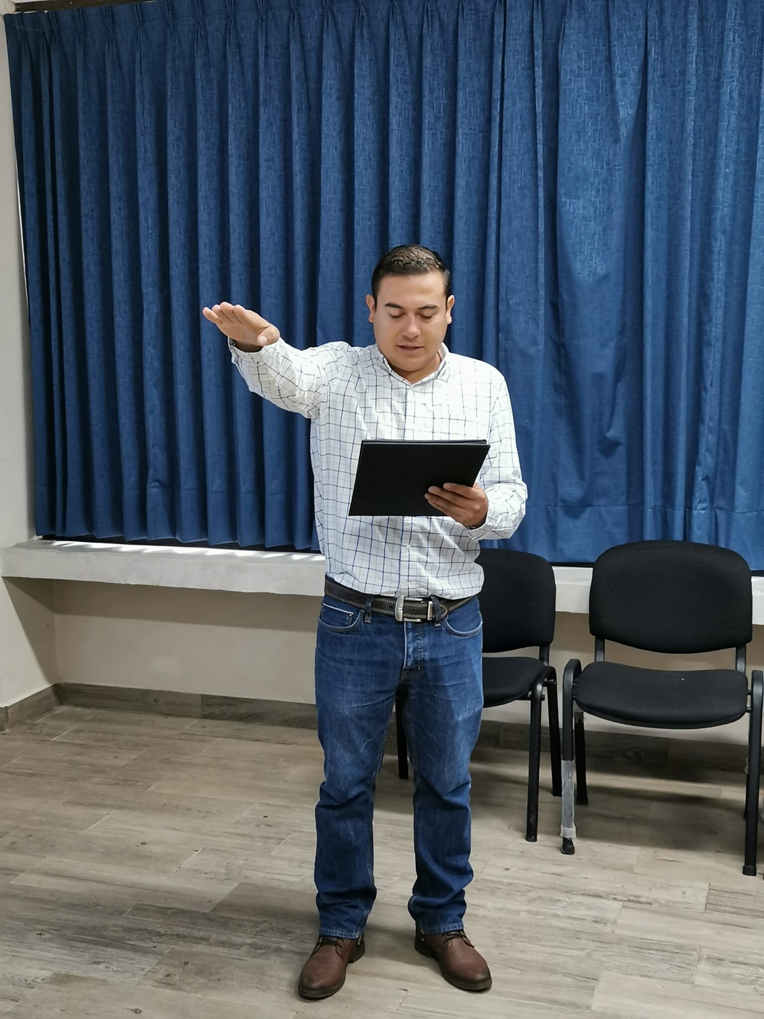 Víctor Mendoza obtiene el grado de doctor en Ciencias con la tesis denominada “Factores asociados a la interacción del murciélago vampiro común Desmodus rotundus y el ganado bovino en un gradiente de antropización del paisaje en Chiapas, México)”