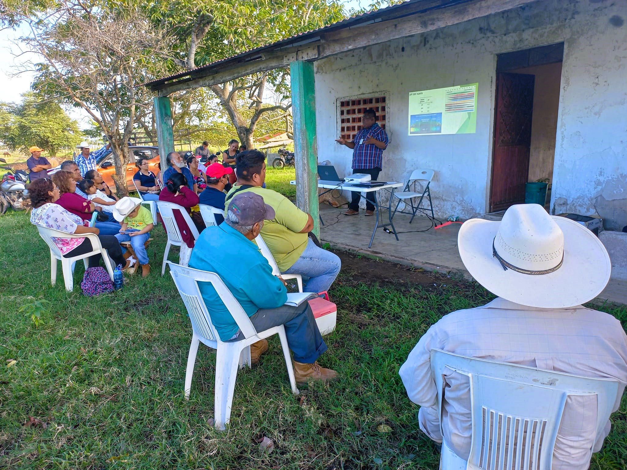 Estudiante de posgrado realiza actividades de retribución social en la ranchería Las Matillas, Centro, Tabasco