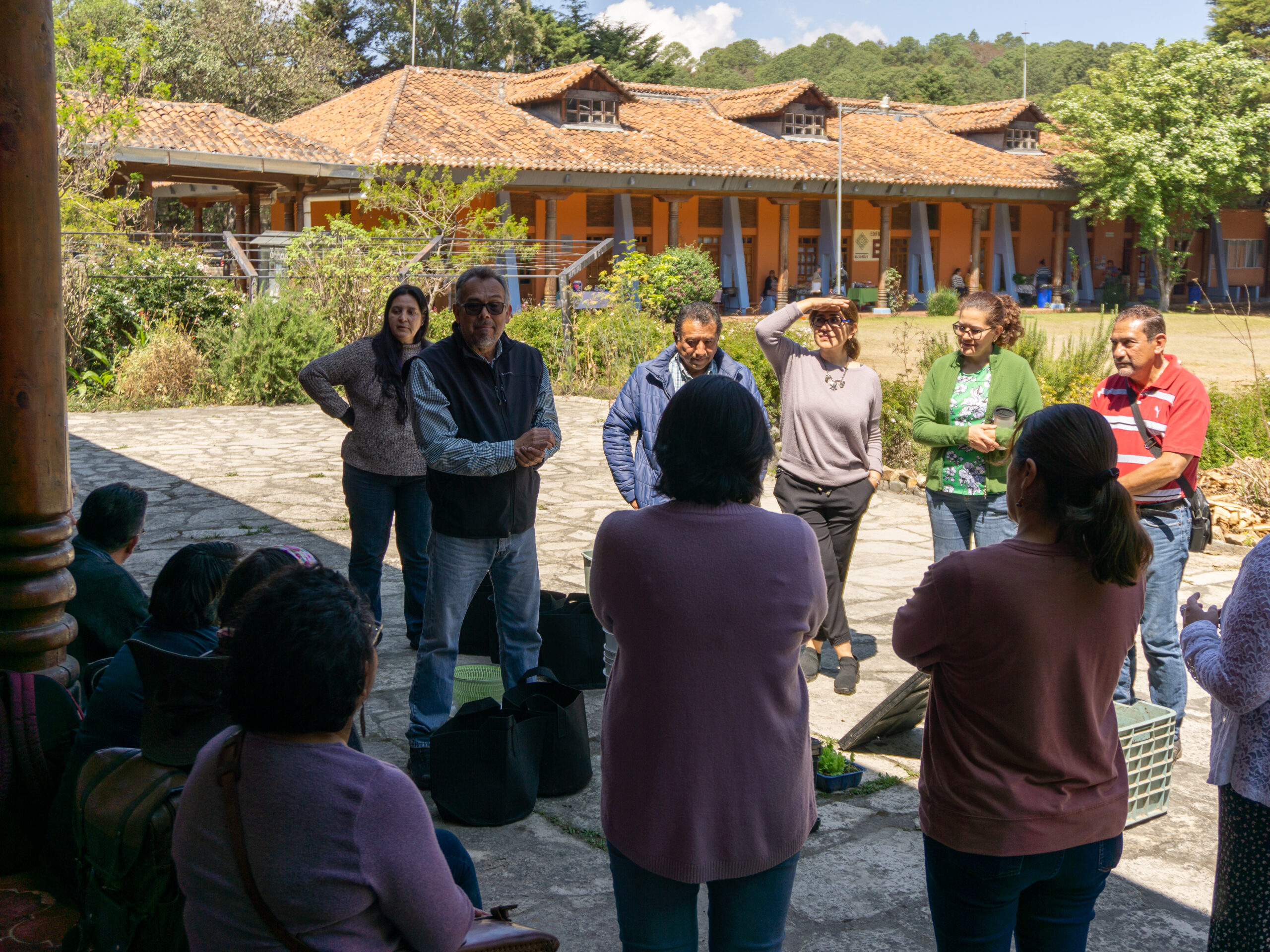 Establecen huerta urbana en la Unidad San Cristóbal