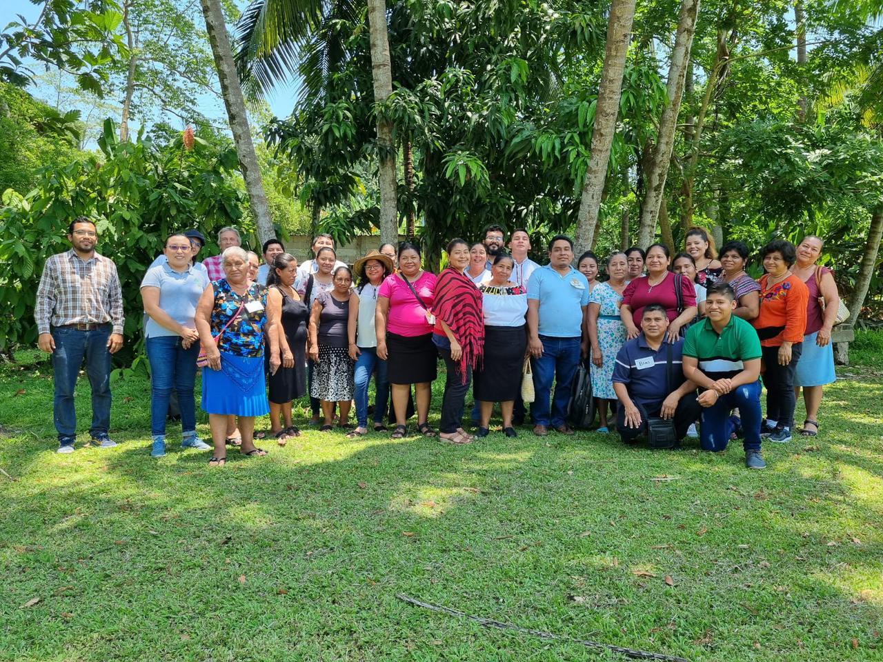 Organismos Financieros Comunitarios, colectivos de artesanías y personal de investigación de la Unidad Villahermosa Intercambian experiencias