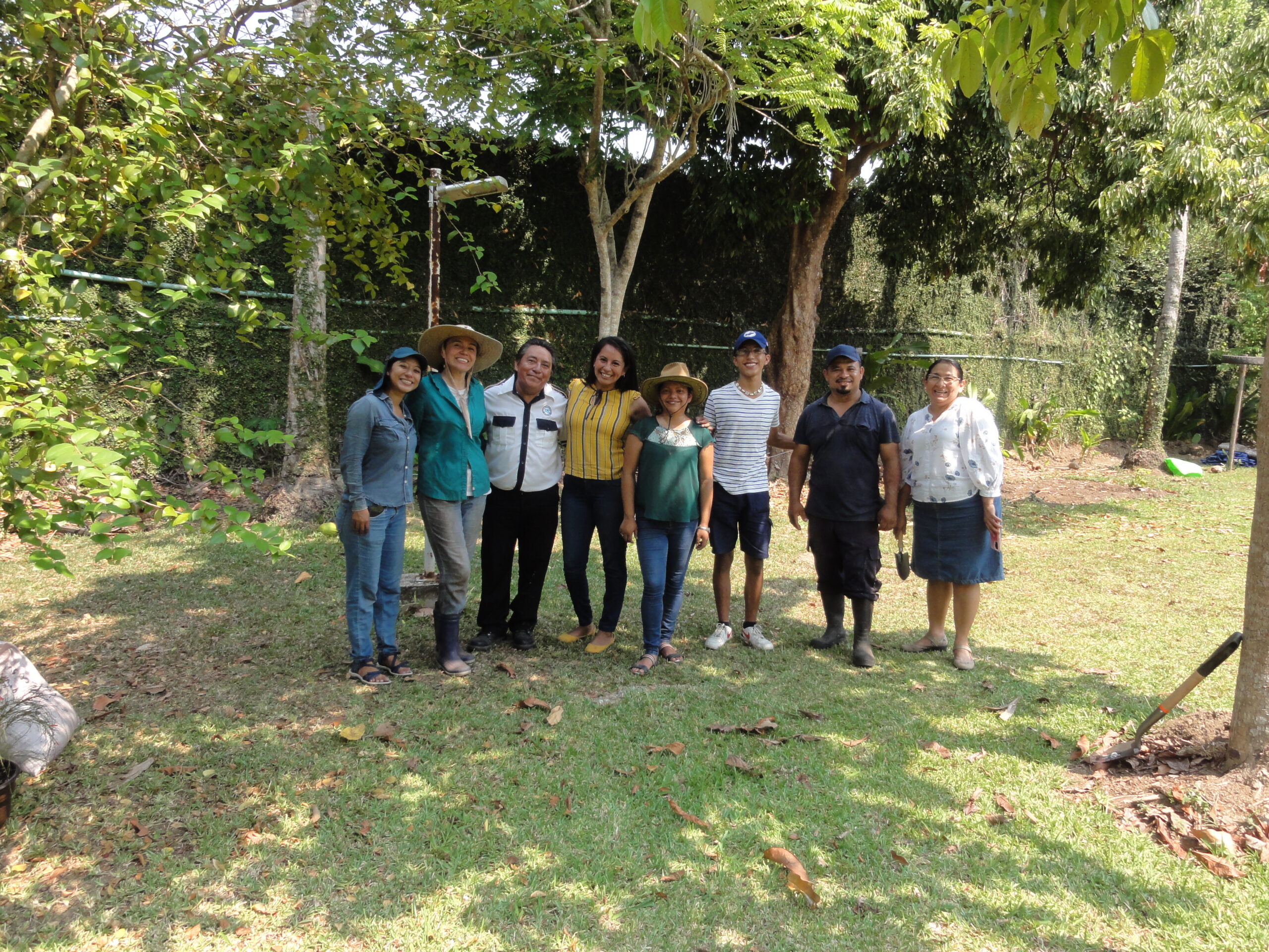 Siembran jardín para polinizadores en la Unidad Villahermosa