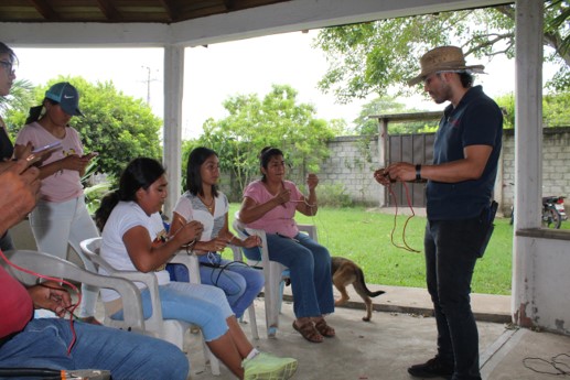 Imparten curso “Democratización energética: redes eléctricas en baja tensión”