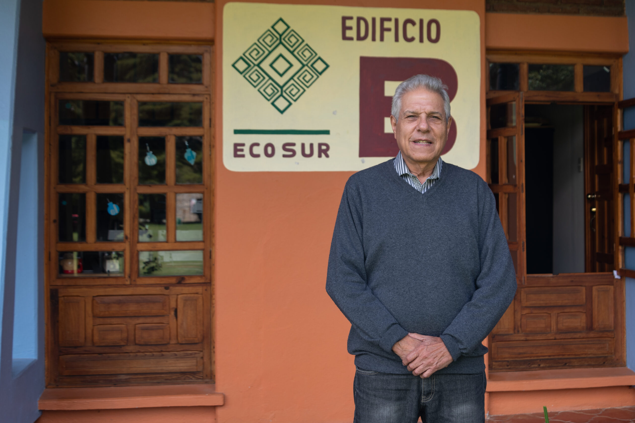 Héctor Ochoa, investigador de ECOSUR, recibe reconocimiento como socio titular de la Academia Nacional de Medicina de México